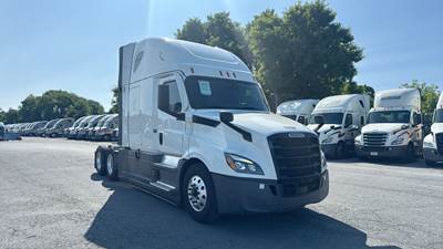 Freightliner Cascadia - 72" Raised Roof Double Bunk Sleeper, Detroit, Automatic, Battery Powered HVAC with Optimized Idle