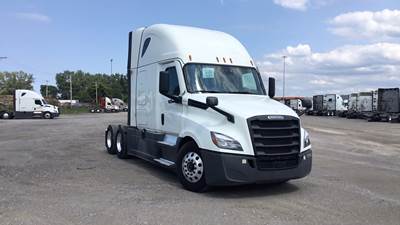 Freightliner Cascadia - 72" Raised Roof Double Bunk Sleeper, Detroit, Automatic, Battery Powered HVAC with Optimized Idle