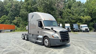 Freightliner Cascadia - 72" Raised Roof Double Bunk Sleeper, Detroit, Automatic, Battery Powered HVAC with Optimized Idle