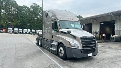 Freightliner Cascadia - 72" Raised Roof Double Bunk Sleeper, Detroit, Automatic, Optimized Idle