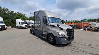 Freightliner Cascadia - 72" Raised Roof Double Bunk Sleeper, Detroit, Automatic, Battery Powered HVAC with Optimized Idle