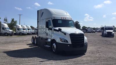 Freightliner Cascadia - 72" Raised Roof Double Bunk Sleeper, Detroit, Automatic, Battery Powered HVAC with Optimized Idle