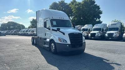Freightliner Cascadia - 72" Raised Roof Double Bunk Sleeper, Detroit, Automatic, Battery Powered HVAC with Optimized Idle