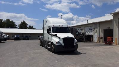 Freightliner Cascadia - 72" Raised Roof Double Bunk Sleeper, Detroit, Automatic, Battery Powered HVAC with Optimized Idle