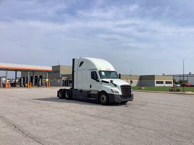 Freightliner Cascadia - 72" Raised Roof Double Bunk Sleeper, Detroit, Automatic, Battery Powered HVAC with Optimized Idle