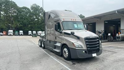 Freightliner Cascadia - 72" Raised Roof Double Bunk Sleeper, Detroit, Automatic, Battery Powered HVAC with Optimized Idle