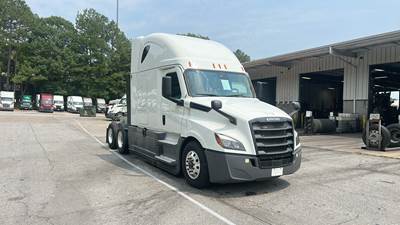 Freightliner Cascadia - 72" Raised Roof Double Bunk Sleeper, Detroit, Automatic, Battery Powered HVAC with Optimized Idle