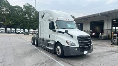 Freightliner Cascadia - 72" Raised Roof Double Bunk Sleeper, Detroit, Automatic, Battery Powered HVAC with Optimized Idle