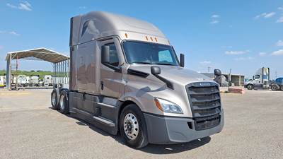 Freightliner Cascadia - 72" Raised Roof Double Bunk Sleeper, Detroit, Automatic, Battery Powered HVAC with Optimized Idle