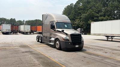 Freightliner Cascadia - 72" Raised Roof Double Bunk Sleeper, Detroit, Automatic, Battery Powered HVAC with Optimized Idle