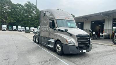 Freightliner Cascadia - 72" Raised Roof Double Bunk Sleeper, Detroit, Automatic, Battery Powered HVAC with Optimized Idle
