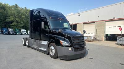 Freightliner Cascadia Semi Truck - 72" Raised Roof Double Bunk Sleeper, Cummins, Automatic, TriPac APU