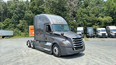 Freightliner Cascadia - 72" Raised Roof Double Bunk Sleeper, Detroit, Automatic, Optimized Idle
