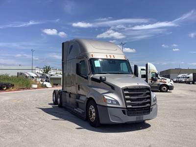 Freightliner Cascadia - 72" Raised Roof Double Bunk Sleeper, Detroit, Automatic, Battery Powered HVAC with Optimized Idle