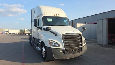Freightliner Cascadia - 72" Raised Roof Double Bunk Sleeper, Detroit, Automatic, Battery Powered HVAC with Optimized Idle