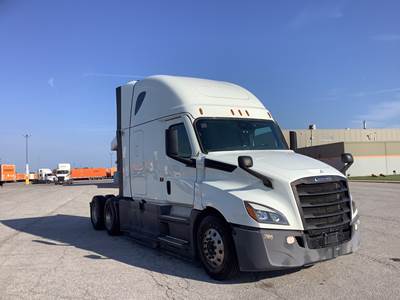 Freightliner Cascadia - 72" Raised Roof Double Bunk Sleeper, Detroit, Automatic, Battery Powered HVAC with Optimized Idle
