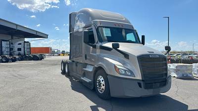 Freightliner Cascadia - 72" Raised Roof Double Bunk Sleeper, Detroit, Automatic, Optimized Idle