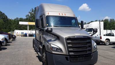 Freightliner Cascadia - 72" Raised Roof Double Bunk Sleeper, Detroit, Automatic, Battery Powered HVAC with Optimized Idle