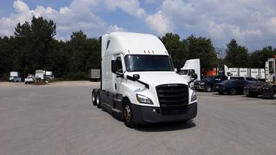 Freightliner Cascadia - 72" Raised Roof Double Bunk Sleeper, Detroit, Automatic, Battery Powered HVAC with Optimized Idle