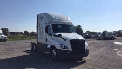 Freightliner Cascadia - 72" Raised Roof Double Bunk Sleeper, Detroit, Automatic, Battery Powered HVAC with Optimized Idle