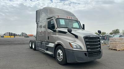 Freightliner Cascadia - 72" Raised Roof Double Bunk Sleeper, Detroit, Automatic, Battery Powered HVAC with Optimized Idle