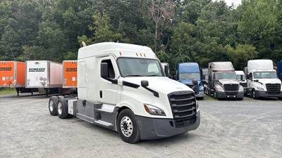 Freightliner Cascadia Sleeper Semi Truck - 72" Extra-Tall Roof, Detroit, Automatic, Battery Powered HVAC with Optimized Idle