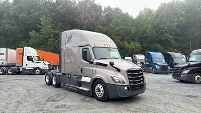Freightliner Cascadia - 72" Raised Roof Double Bunk Sleeper, Detroit, Automatic, Battery Powered HVAC with Optimized Idle