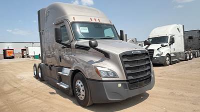 Freightliner Cascadia - 72" Raised Roof Double Bunk Sleeper, Detroit, Automatic, Battery Powered HVAC with Optimized Idle