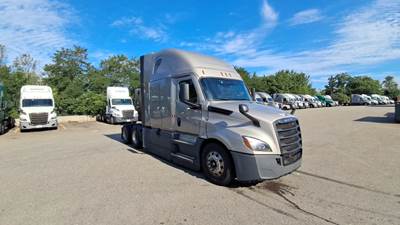 Freightliner Cascadia - 72" Raised Roof Double Bunk Sleeper, Detroit, Automatic, Battery Powered HVAC with Optimized Idle