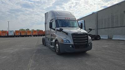 Freightliner Cascadia - 72" Raised Roof Double Bunk Sleeper, Detroit, Automatic, Battery Powered HVAC with Optimized Idle
