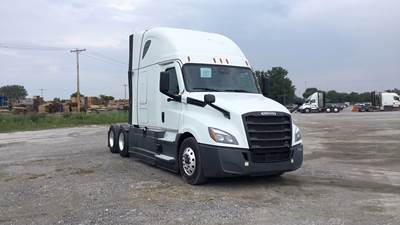Freightliner Cascadia - 72" Raised Roof Double Bunk Sleeper, Detroit, Automatic, Battery Powered HVAC with Optimized Idle
