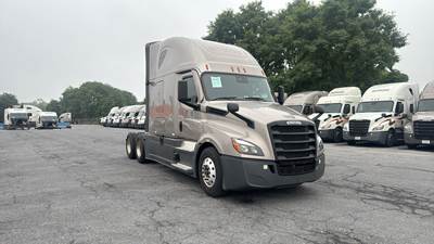 Freightliner Cascadia - 72" Raised Roof Double Bunk Sleeper, Detroit, Automatic, Optimized Idle