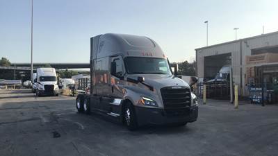 Freightliner Cascadia - 72" Raised Roof Double Bunk Sleeper, Detroit, Automatic, Battery Powered HVAC with Optimized Idle