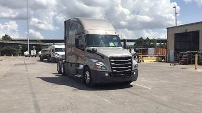 Freightliner Cascadia - 72" Raised Roof Double Bunk Sleeper, Detroit, Automatic, Battery Powered HVAC with Optimized Idle