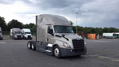 Freightliner Cascadia - 72" Raised Roof Double Bunk Sleeper, Detroit, Automatic, Battery Powered HVAC with Optimized Idle