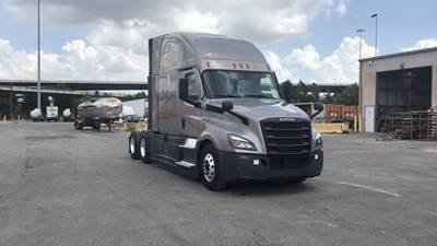 Freightliner Cascadia - 72" Raised Roof Double Bunk Sleeper, Detroit, Automatic, Battery Powered HVAC with Optimized Idle