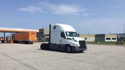 Freightliner Cascadia - 72" Raised Roof Double Bunk Sleeper, Detroit, Automatic, Battery Powered HVAC with Optimized Idle