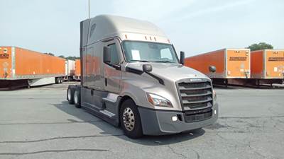 Freightliner Cascadia - 72" Raised Roof Double Bunk Sleeper, Detroit, Automatic, Battery Powered HVAC with Optimized Idle