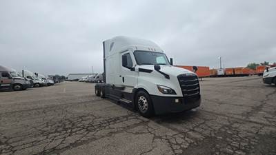 Freightliner Cascadia - 72" Raised Roof Double Bunk Sleeper, Detroit, Automatic, Battery Powered HVAC with Optimized Idle