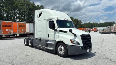 Freightliner Cascadia - 72" Raised Roof Double Bunk Sleeper, Detroit, Automatic, Battery Powered HVAC with Optimized Idle