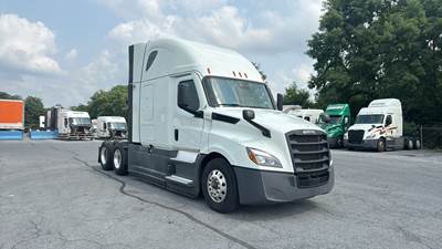 Freightliner Cascadia - 72" Raised Roof Double Bunk Sleeper, Detroit, Automatic, Battery Powered HVAC with Optimized Idle