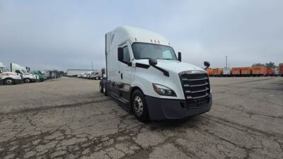 Freightliner Cascadia - 72" Raised Roof Double Bunk Sleeper, Detroit, Automatic, Battery Powered HVAC with Optimized Idle