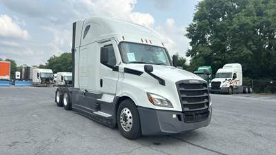 Freightliner Cascadia - 72" Raised Roof Double Bunk Sleeper, Detroit, Automatic, Battery Powered HVAC with Optimized Idle