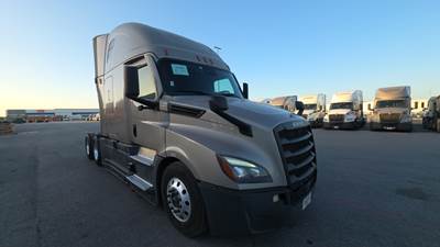 Freightliner Cascadia - 72" Raised Roof Double Bunk Sleeper, Detroit, Automatic, Optimized Idle
