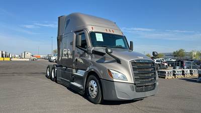 Freightliner Cascadia - 72" Raised Roof Double Bunk Sleeper, Detroit, Automatic, Optimized Idle