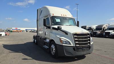 Freightliner Cascadia - 72" Raised Roof Double Bunk Sleeper, Detroit, Automatic, Battery Powered HVAC with Optimized Idle