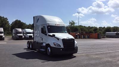 Freightliner Cascadia - 72" Raised Roof Double Bunk Sleeper, Detroit, Automatic, Battery Powered HVAC with Optimized Idle