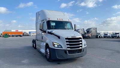 Freightliner Cascadia - 72" Raised Roof Double Bunk Sleeper, Detroit, Automatic, Battery Powered HVAC with Optimized Idle
