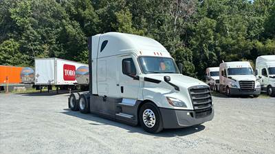 Freightliner Cascadia - 72" Raised Roof Double Bunk Sleeper, Detroit, Automatic, Battery Powered HVAC with Optimized Idle