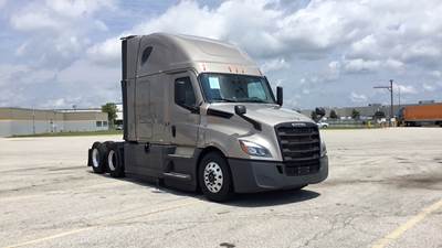 Freightliner Cascadia - 72" Raised Roof Double Bunk Sleeper, Detroit, Automatic, Optimized Idle